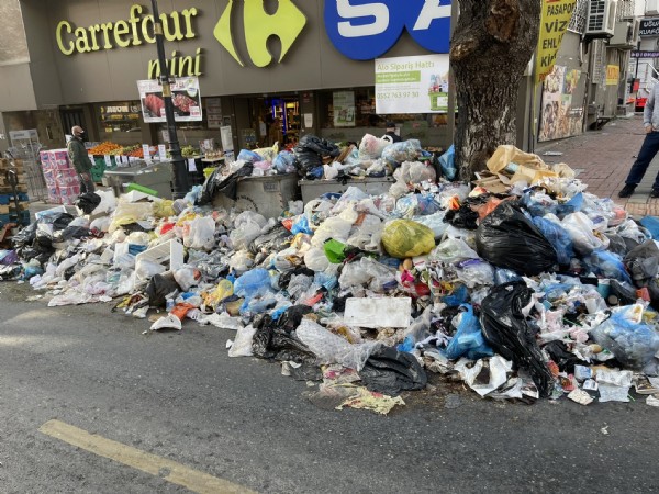 Maltepe'de çöp şöleni! CHP'den 1990'ları özleyenlere dev hizmet!